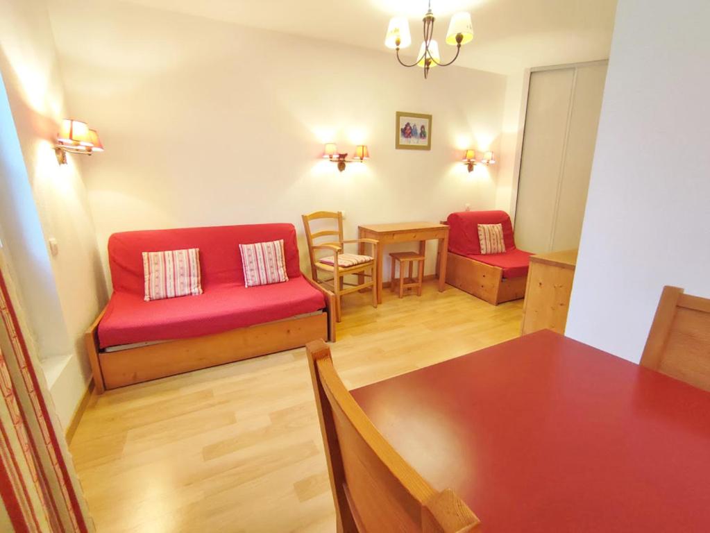 Le Marmotton T2 centre Luchon wifi casier a skis ascenseur 5 personnes appartement pied des pistes 7
