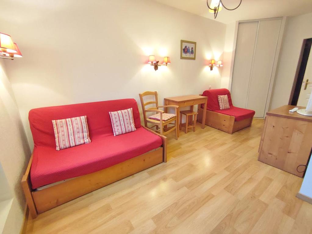 Le Marmotton T2 centre Luchon wifi casier a skis ascenseur 5 personnes appartement pied des pistes 8