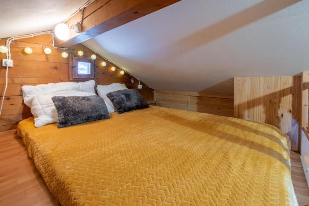 Le Mazot mezzanine with nice view chalet pied des pistes 7
