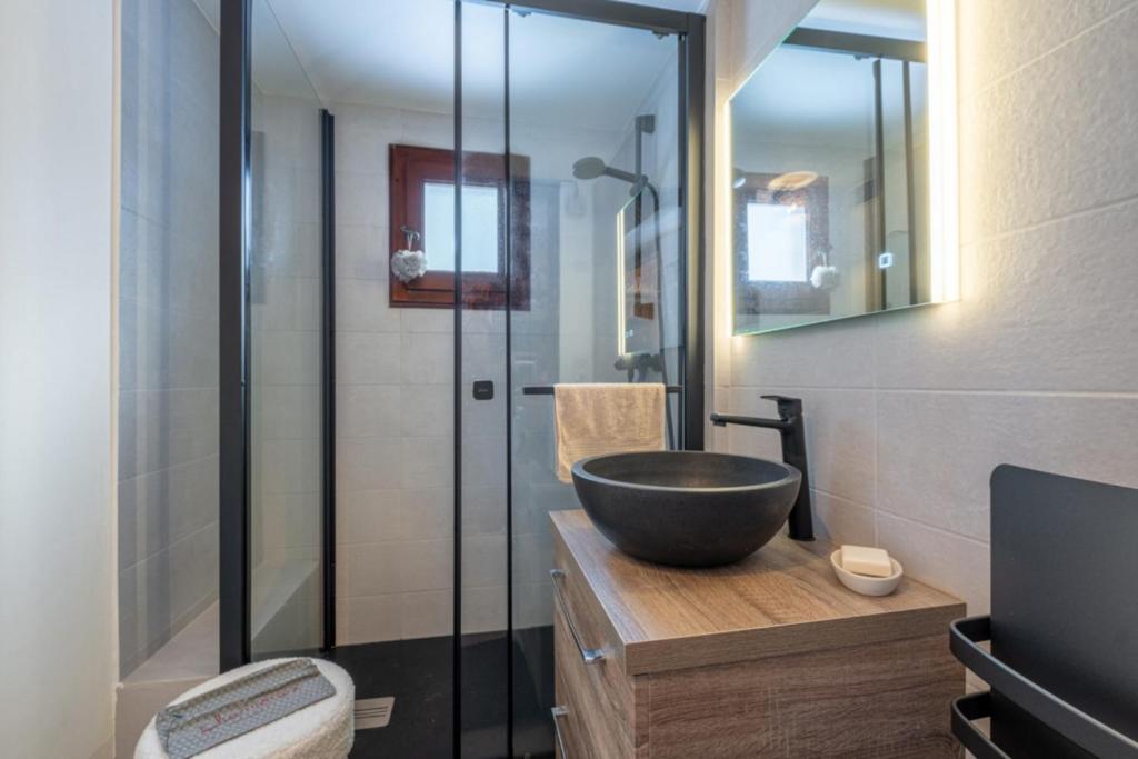 Le Mazot mezzanine with nice view chalet pied des pistes 8