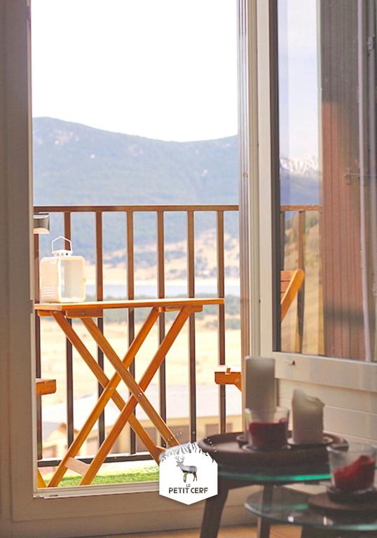 Le Petit Ours Le Petit Cerf Studios vue lac montagnes appartement pied des pistes 4