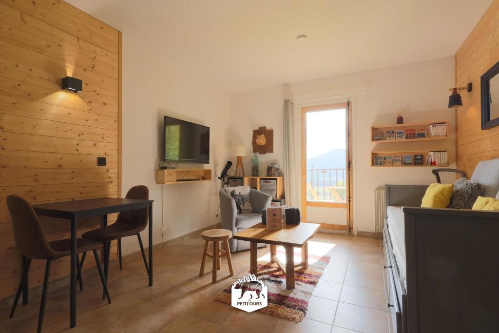 Le Petit Ours Le Petit Cerf Studios vue lac montagnes appartement pied des pistes 5