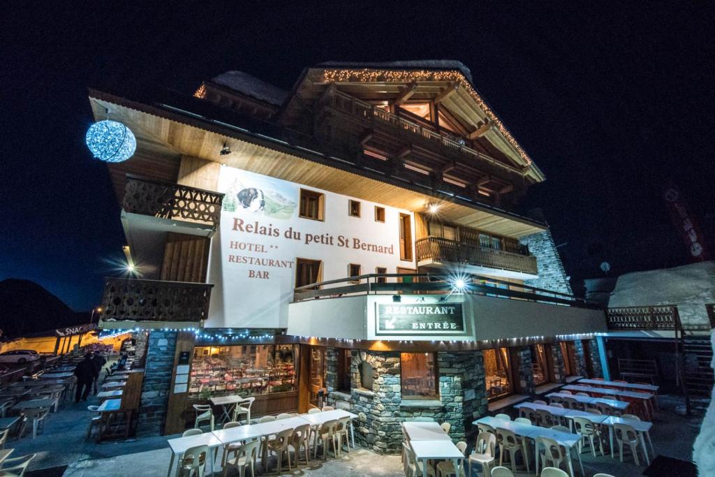 Le Relais du Petit Saint Bernard hotel pied des pistes 7