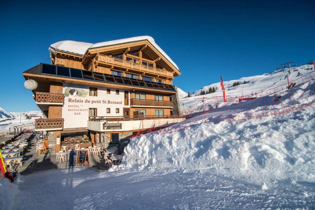 Le Relais du Petit Saint Bernard hotel pied des pistes 8