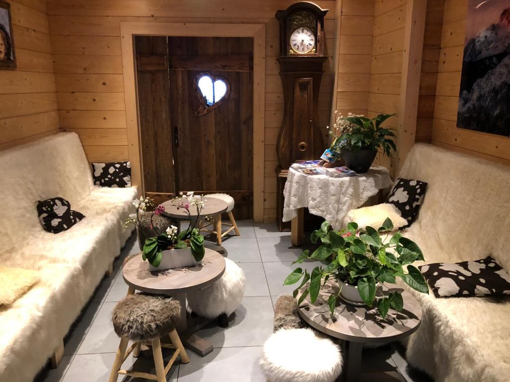 Le Schuss hotel pied des pistes 19