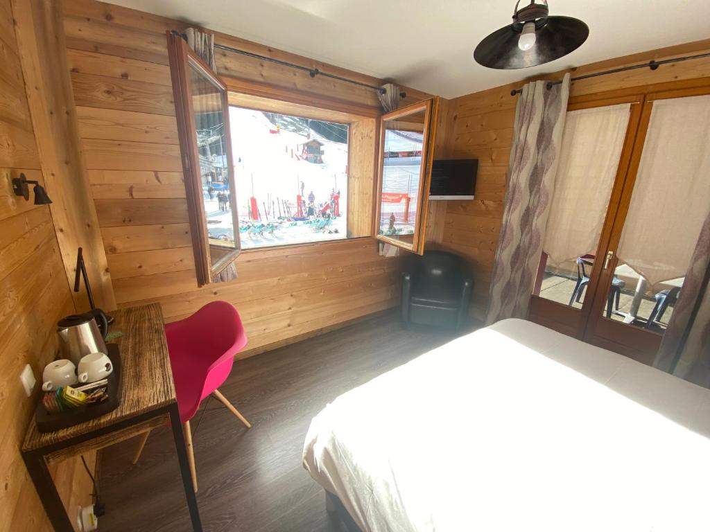 Le Schuss hotel pied des pistes 8