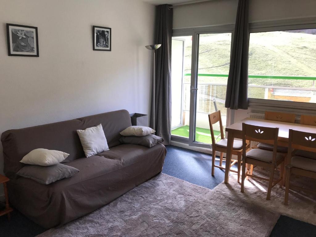 Le Skidoux 2 au pied des pistes vue montagne appartement pied des pistes 3