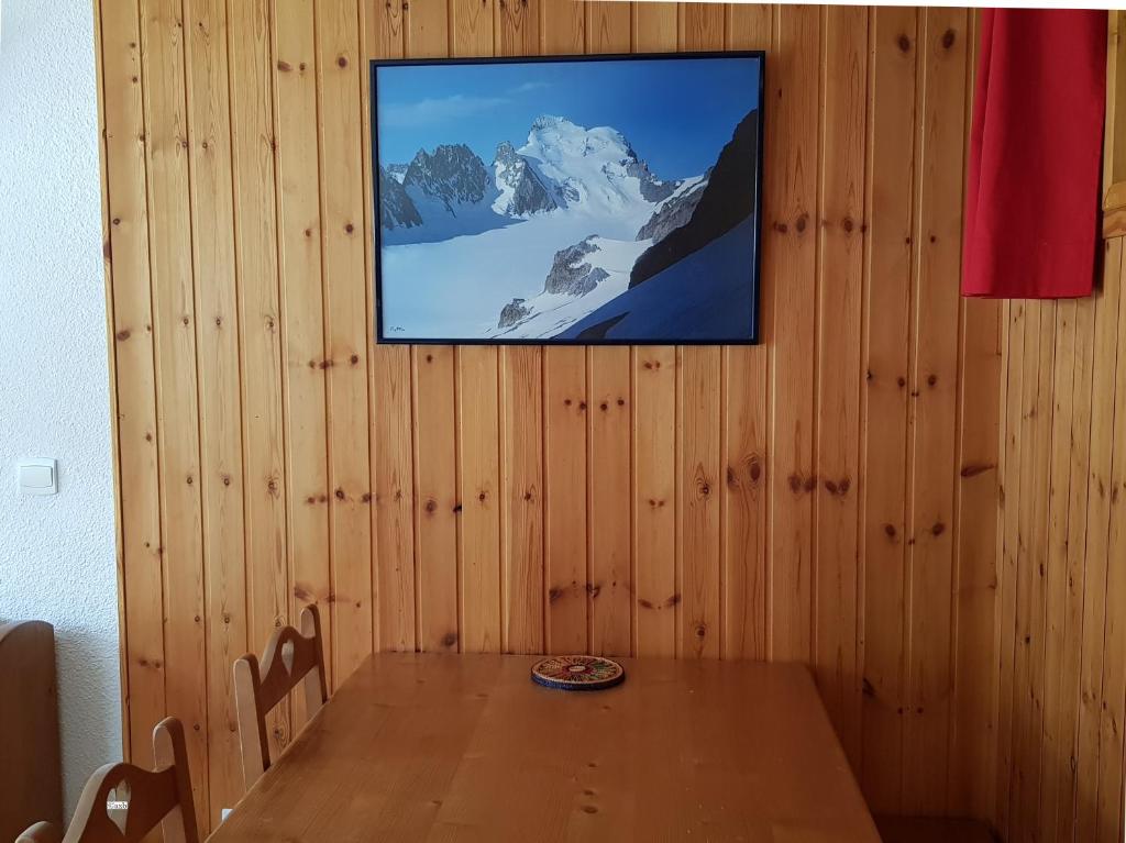Le Skisun Massif et Parc national des Ecrins Puy Saint Vincent 1800 appartement pied des pistes 13