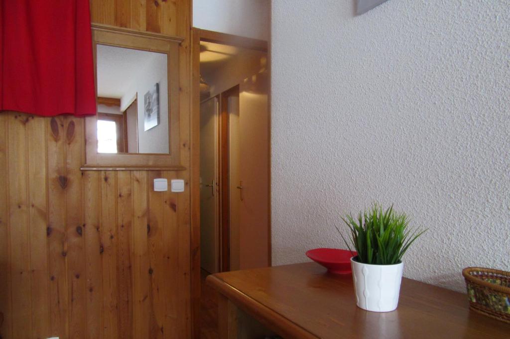 Le Skisun Massif et Parc national des Ecrins Puy Saint Vincent 1800 appartement pied des pistes 15