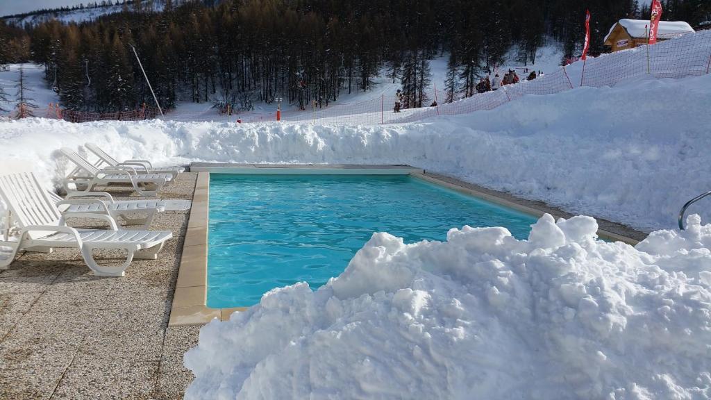 Le Skisun Massif et Parc national des Ecrins Puy Saint Vincent 1800 appartement pied des pistes 17