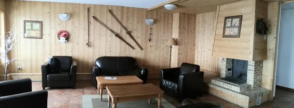 Le Skisun Massif et Parc national des Ecrins Puy Saint Vincent 1800 appartement pied des pistes 4