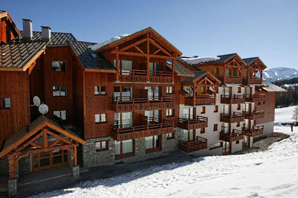 Le Skisun Massif et Parc national des Ecrins Puy Saint Vincent 1800 appartement pied des pistes 5