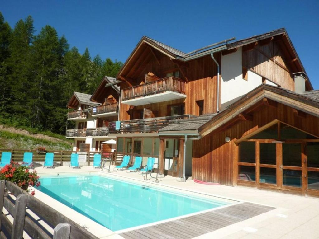 Le Soleil des Orres maison pied des pistes piscine sauna et hammam appartement pied des pistes 3