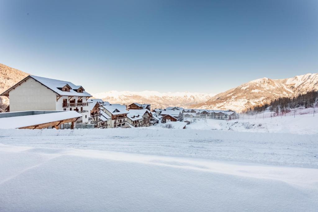 Le Soleil des Orres maison pied des pistes piscine sauna et hammam appartement pied des pistes 8