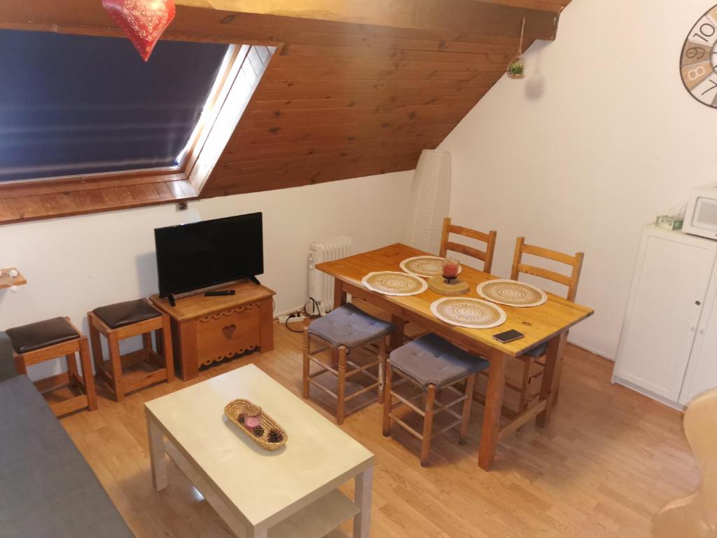 Le petit Chalet Luchonnais appartement pied des pistes 2