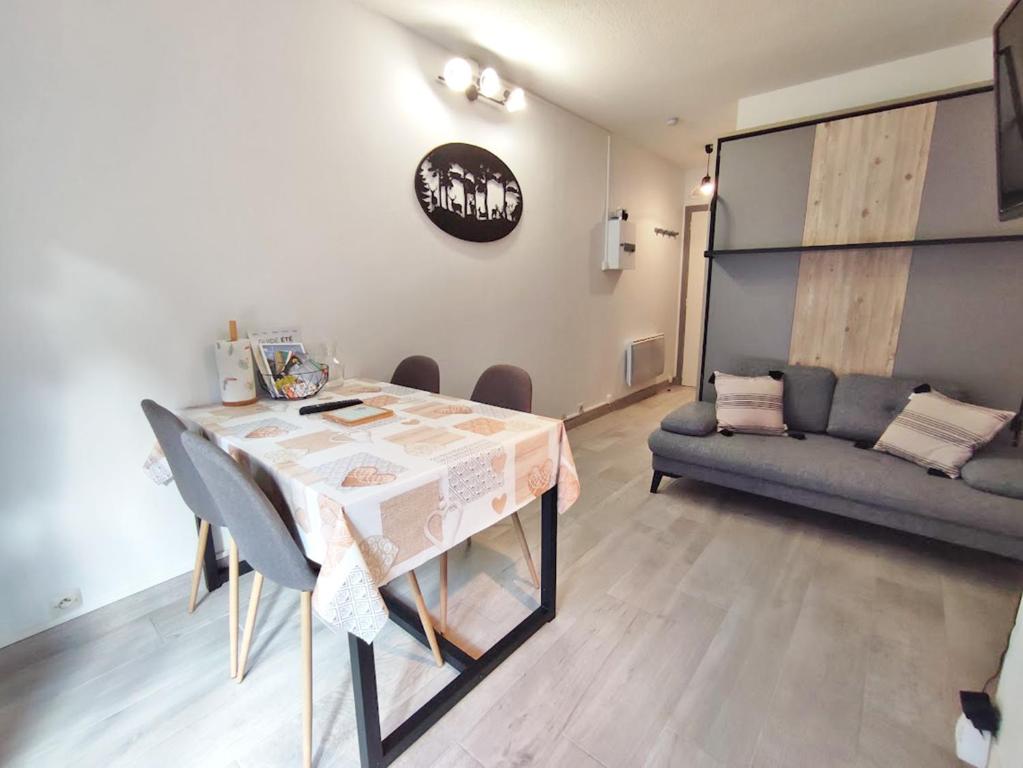 Le reflet des montagnes studio centre Luchon 4 personnes appartement pied des pistes 7