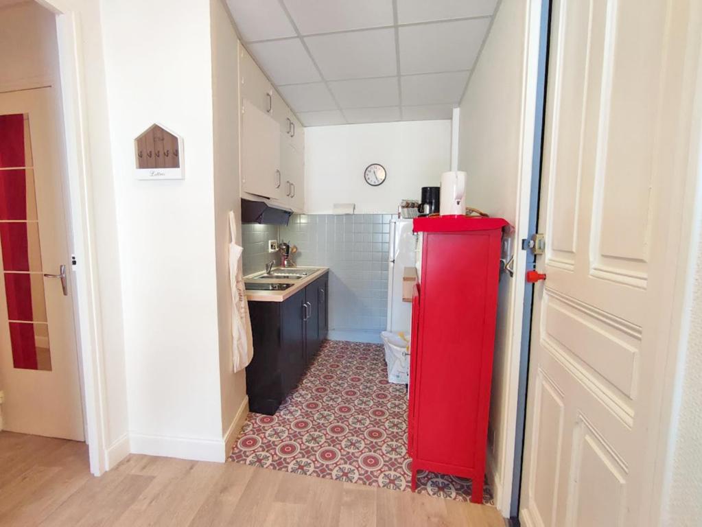 Les 3 renards T2 bis parking centre Luchon casier a skis 4 personnes appartement pied des pistes 8