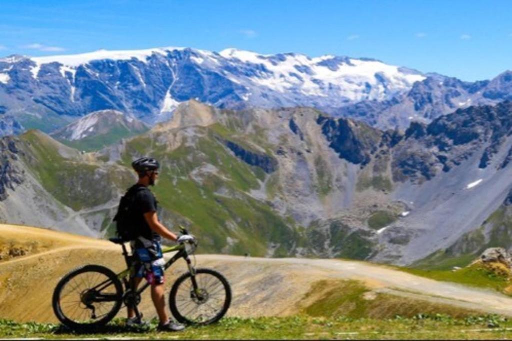 Les Brigues Appartement avec vue sur la montagne et acces aux pistes appartement pied des pistes 10