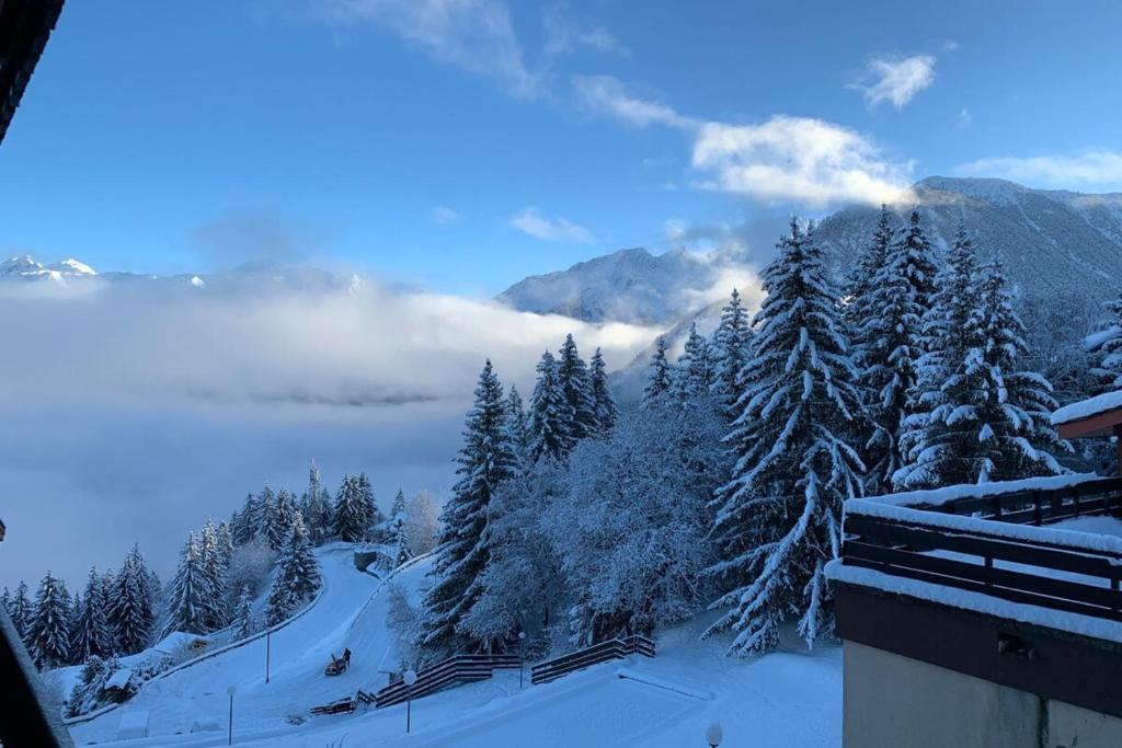 Les Brigues Appartement avec vue sur la montagne et acces aux pistes appartement pied des pistes 9