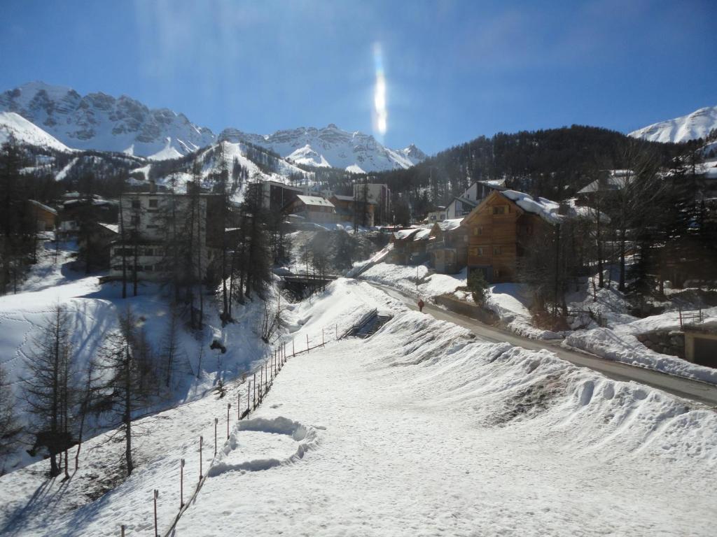 Les Carlines hotel pied des pistes 1