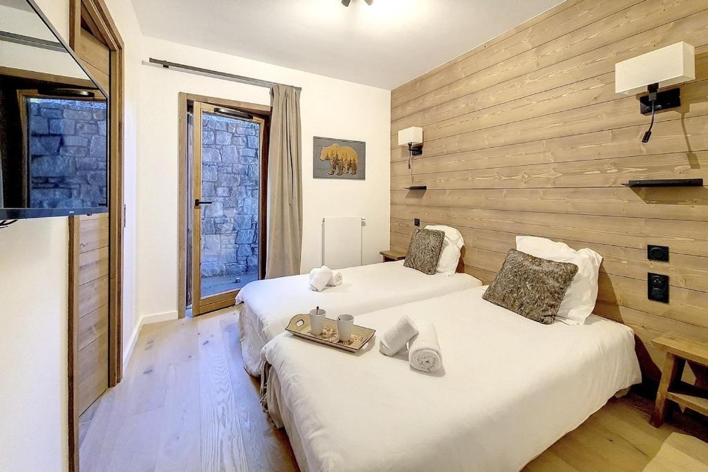 Les Chalets A11 Meribel spacious family duplex 100m from ski lift Les Chalets appartement pied des pistes 9