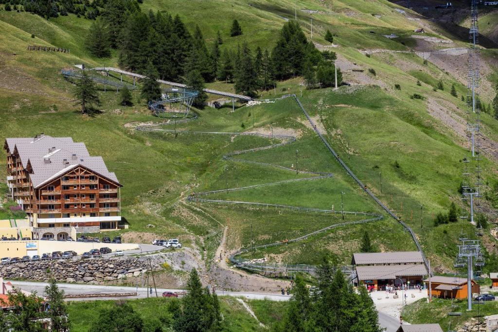 Les Cimes Du Val DAllos hotel pied des pistes 13