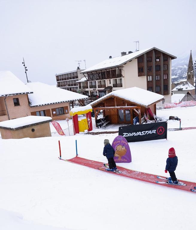 Les Fauvettes hotel pied des pistes 8