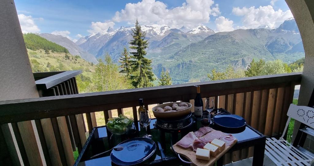 Les Iris T2 station Alpe Huez appartement pied des pistes 1