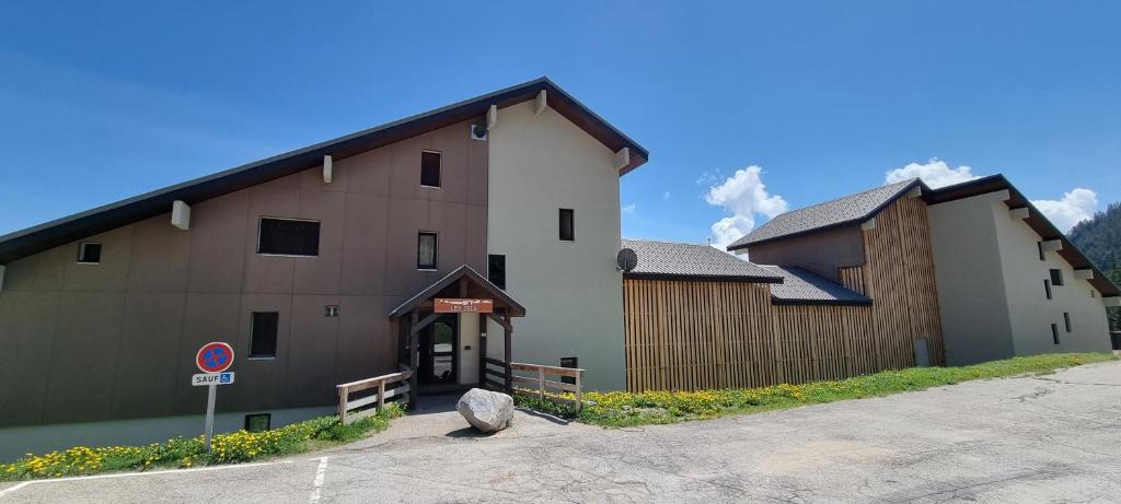 Les Iris T2 station Alpe Huez appartement pied des pistes 12