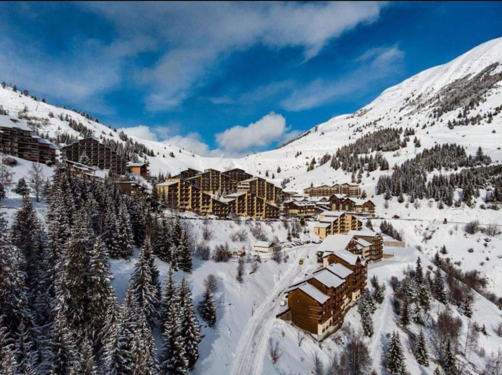 Les Iris T2 station Alpe Huez appartement pied des pistes 17