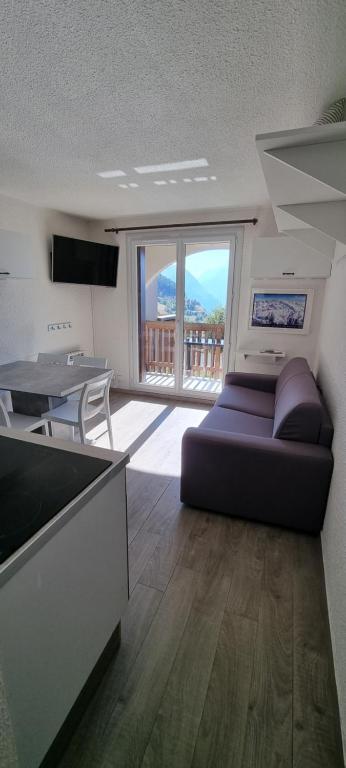 Les Iris T2 station Alpe Huez appartement pied des pistes 5