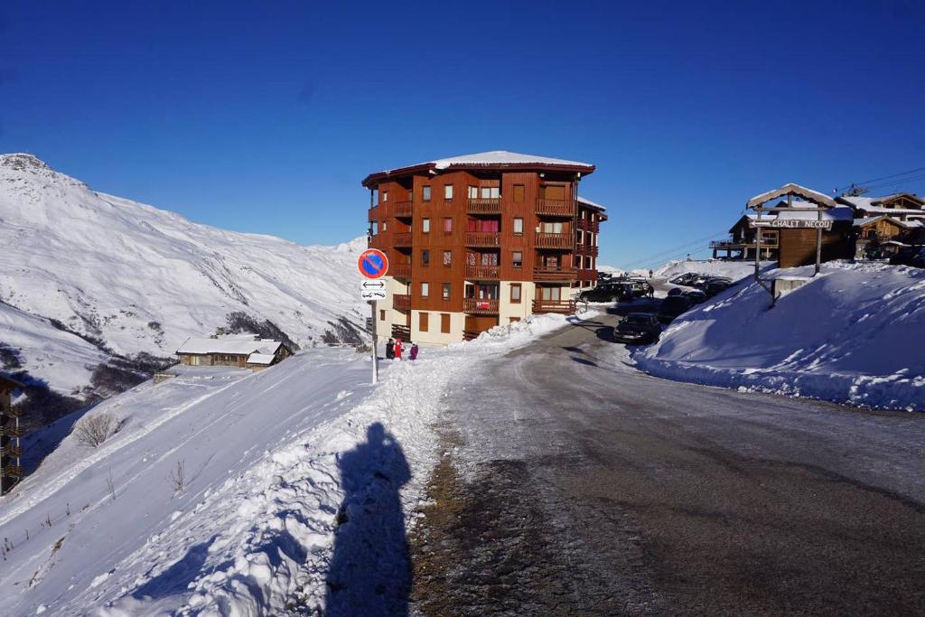 Les Menuires Appart 2 pieces 4 pers Balcon plein SUD Ski aux pieds appartement pied des pistes 4