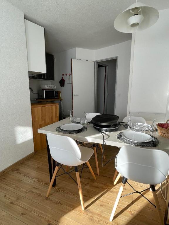 Les Menuires Appart 2 pieces 4 pers Balcon plein SUD Ski aux pieds appartement pied des pistes 5