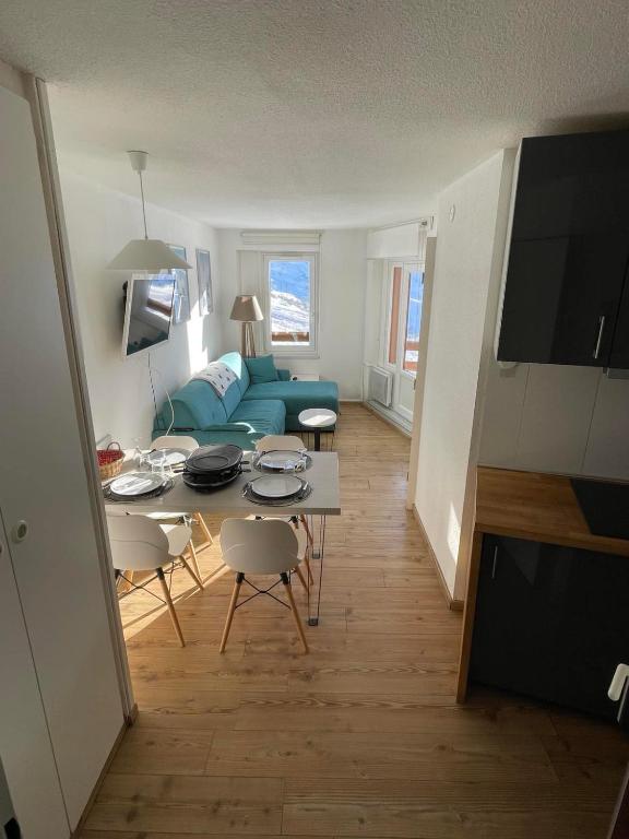 Les Menuires Appart 2 pieces 4 pers Balcon plein SUD Ski aux pieds appartement pied des pistes