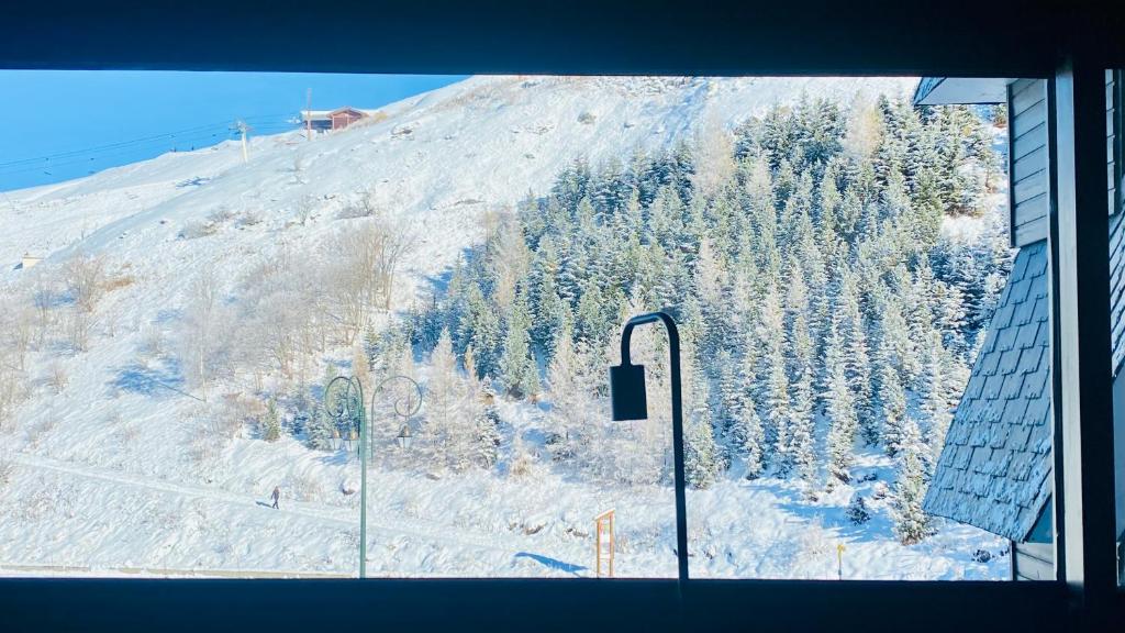 Les Menuires centre Chaleureux studio sur les pistes appartement pied des pistes 11