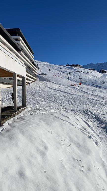 Les Menuires centre Chaleureux studio sur les pistes appartement pied des pistes 12