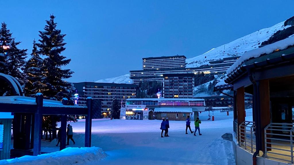 Les Menuires centre Chaleureux studio sur les pistes appartement pied des pistes 13