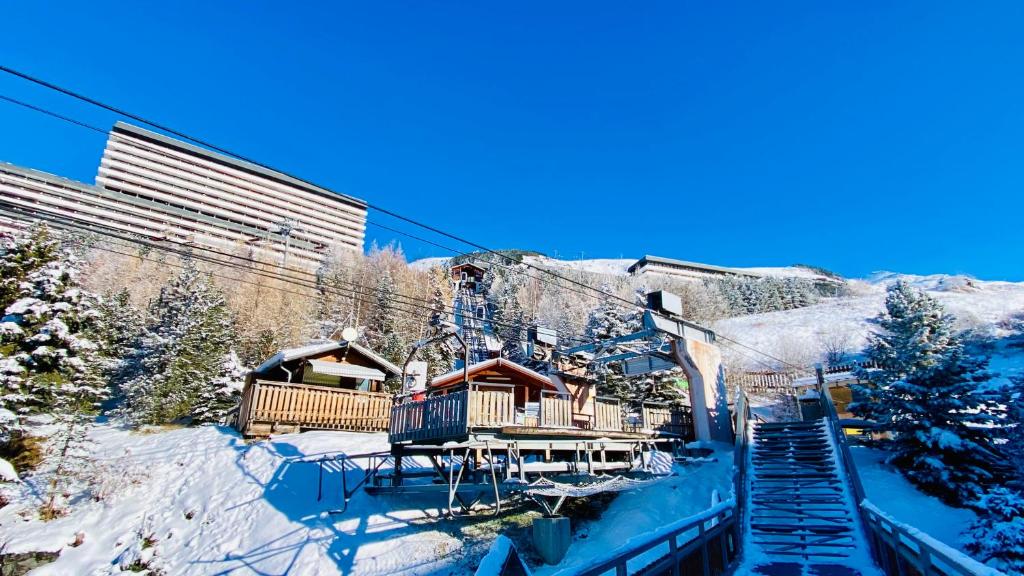 Les Menuires centre Chaleureux studio sur les pistes appartement pied des pistes 14