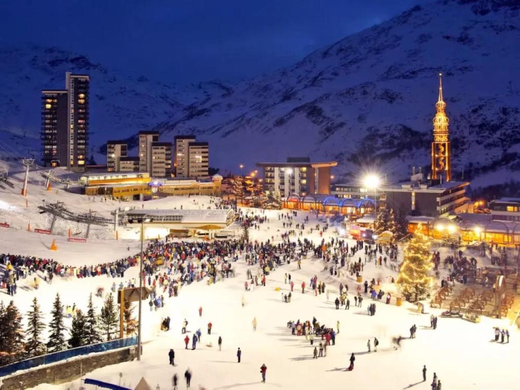 Les Menuires centre Chaleureux studio sur les pistes appartement pied des pistes 17