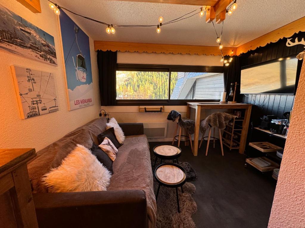 Les Menuires centre Chaleureux studio sur les pistes appartement pied des pistes 4
