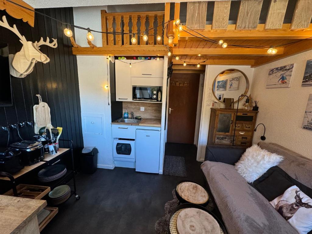 Les Menuires centre Chaleureux studio sur les pistes appartement pied des pistes 6