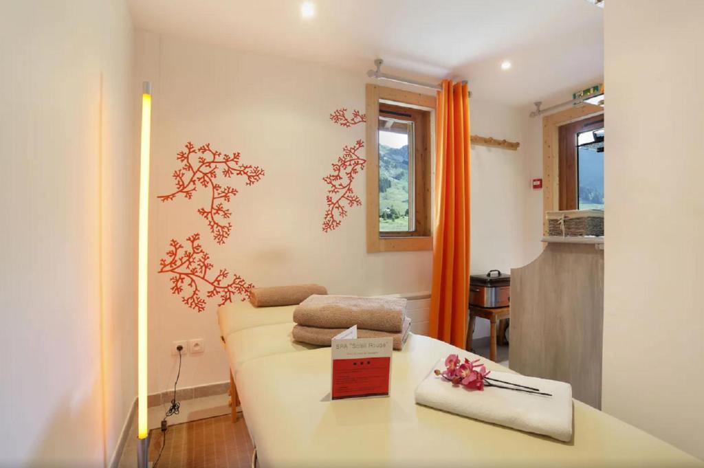 Les Roches 1500 hotel pied des pistes 13