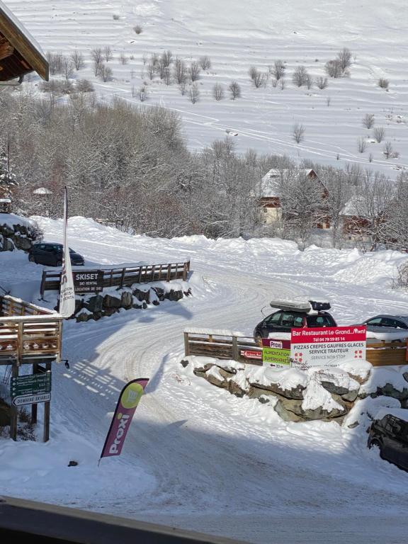 Logement 46 personnes a la montagne avec piscine appartement pied des pistes 10