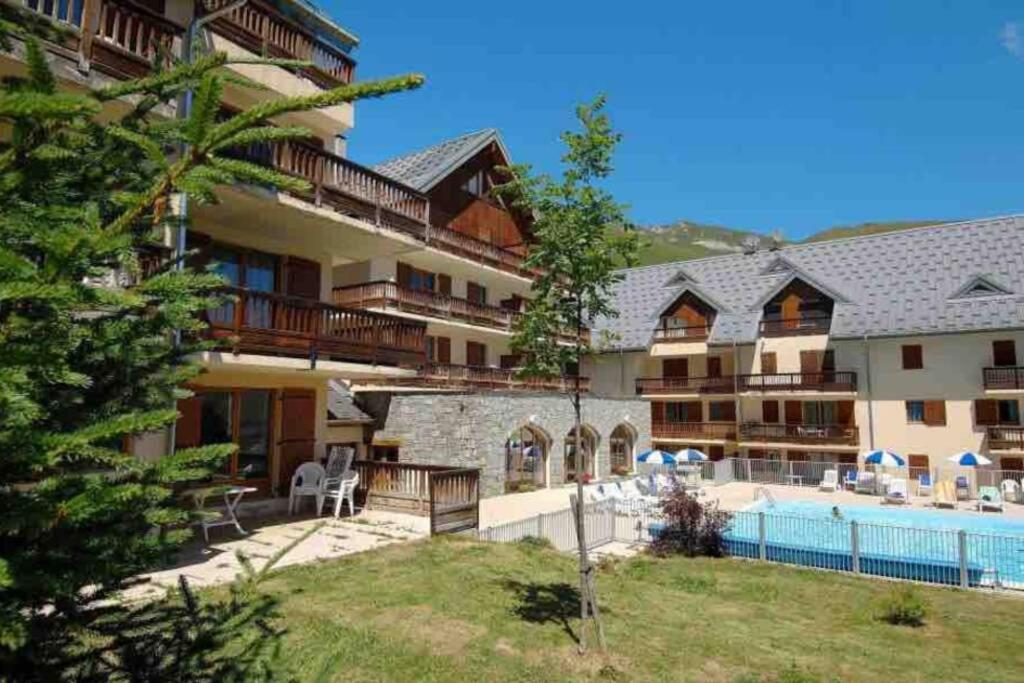 Logement 46 personnes a la montagne avec piscine appartement pied des pistes 3