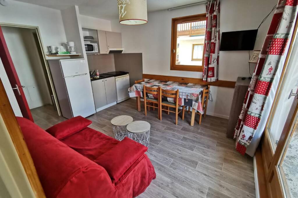 Logement 46 personnes a la montagne avec piscine appartement pied des pistes 4
