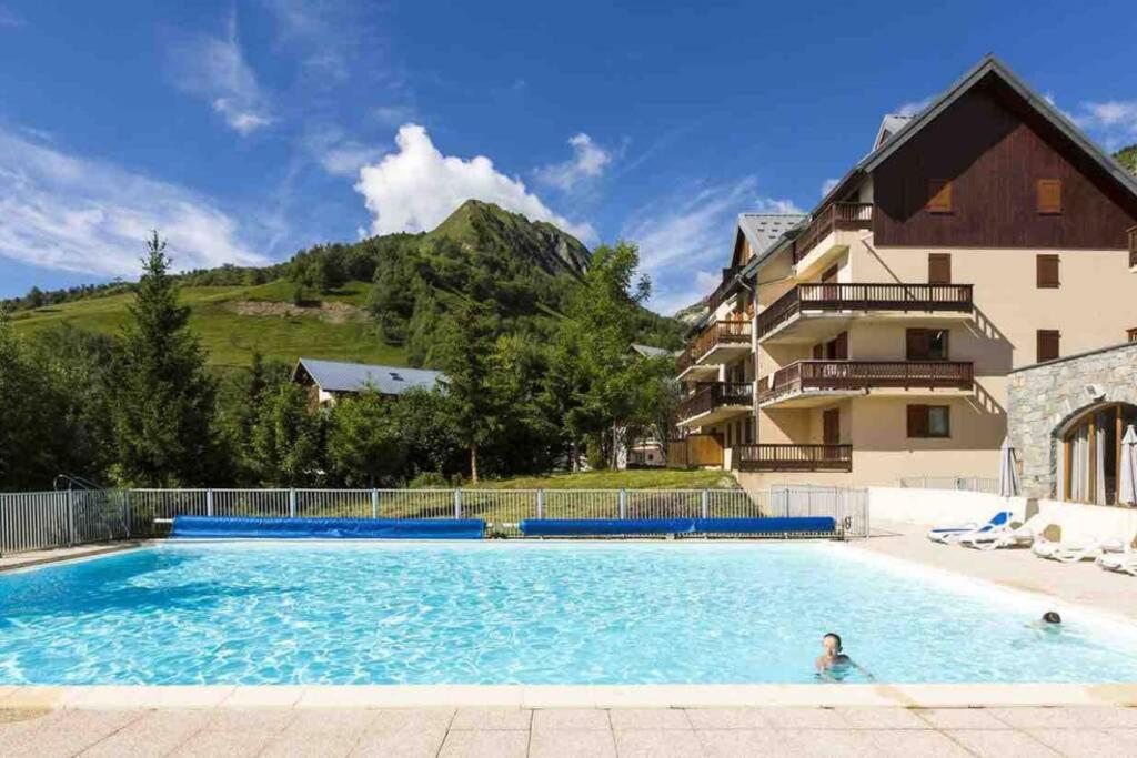 Logement 46 personnes a la montagne avec piscine appartement pied des pistes 7