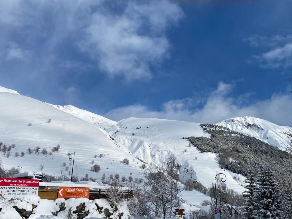 Logement 46 personnes a la montagne avec piscine appartement pied des pistes 8
