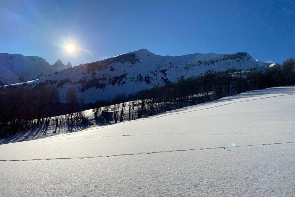 Logement 46 personnes a la montagne avec piscine appartement pied des pistes
