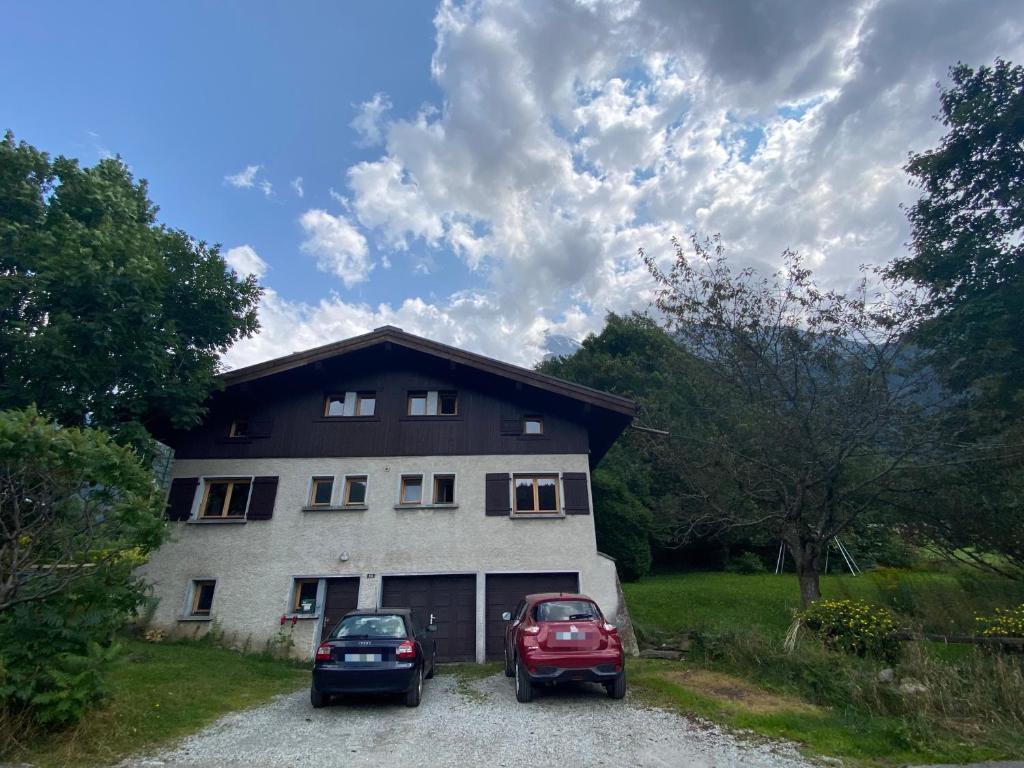 Logement mansarde dans maison avec jardin en bord de piste vue montagne appartement pied des pistes 4