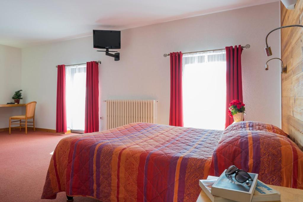 Logis Hotel La Petite Chaumiere hotel pied des pistes 1